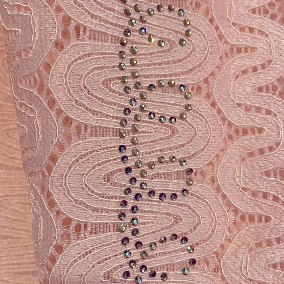 Pink lace scarf with diamond decals - Picture 5 of 5